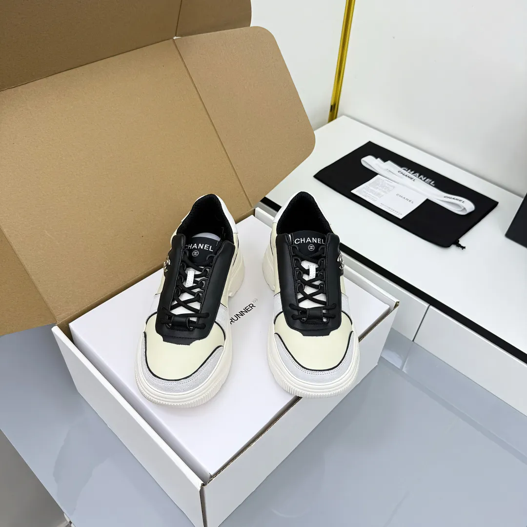 👟👟Ex-factory price 620👟👟 Chanel bread shoes ~ original calfskin panda shoes Chanel 25C latest hot style panda black and white sports shoes casual sneakers Xiaoxiang hot item classic black and white panda color coco girls must pay Fabric: original custom mixed sheepskin lining: original imported breathable mesh lining outsole: Original molded rubber + TPU combination Size: Women's 35-41